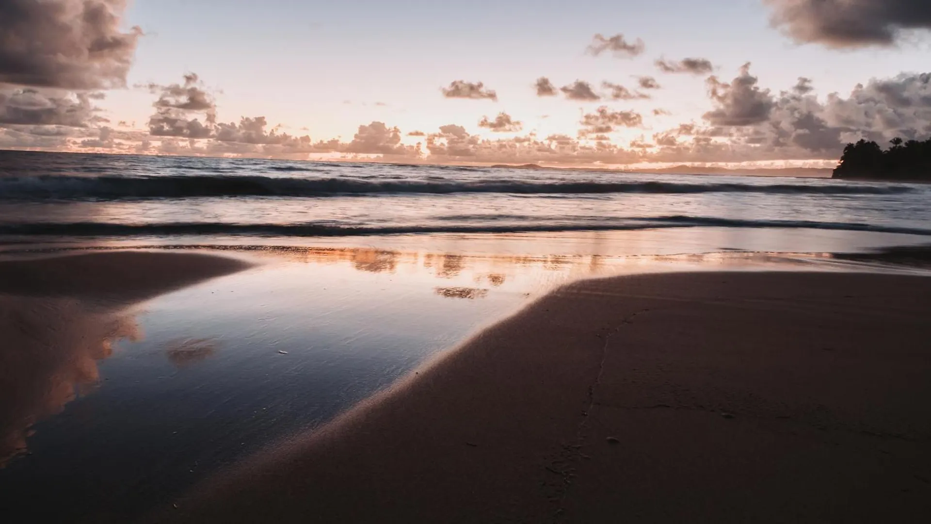 Oceanview Apartment Steps To The Beach Luquillo Portoryko